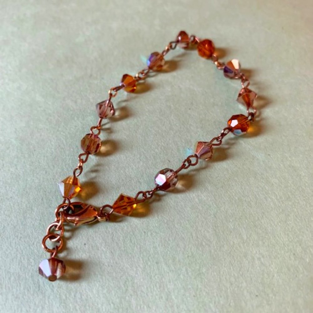 Bracelet with amber multi-faceted beads - NEW